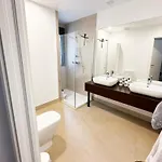 Modern With Year-round Open Pool Манилва