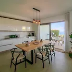 Modern With Year-round Open Pool Манилва