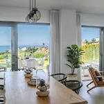 Modern With Year-round Open Pool Апартаменты *