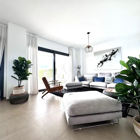 Modern With Year-round Open Pool * Manilva