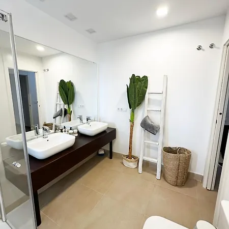 Modern With Year-round Open Pool * Manilva