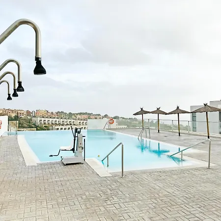 Modern With Year-round Open Pool * Manilva