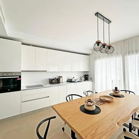 Apartment Modern With Year-round Open Pool