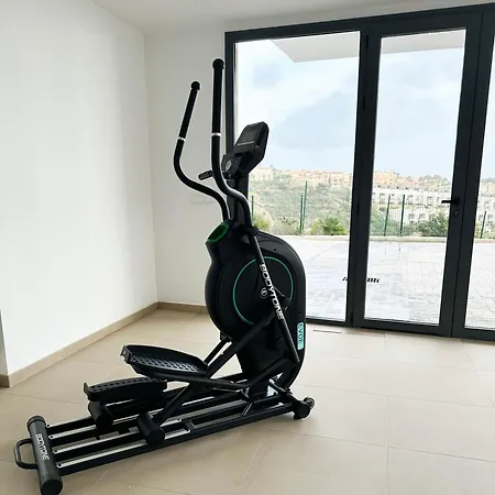 Modern With Year-round Open Pool * Manilva