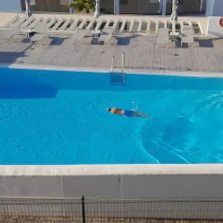 Modern With Year-round Open Pool Apartment