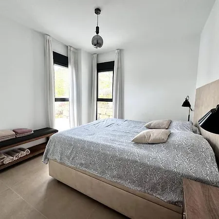 Apartamento Modern With Year-round Open Pool *