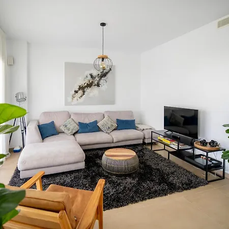 Apartment Modern With Year-round Open Pool *