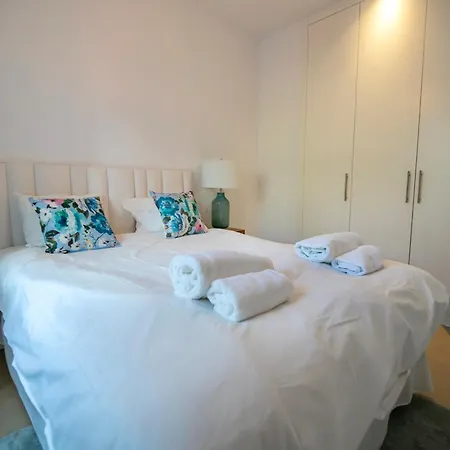 Apartamento Modern With Year-round Open Pool