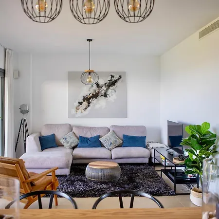 Modern With Year-round Open Pool Apartamento Manilva