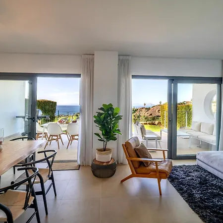 Modern With Year-round Open Pool Apartamento Manilva