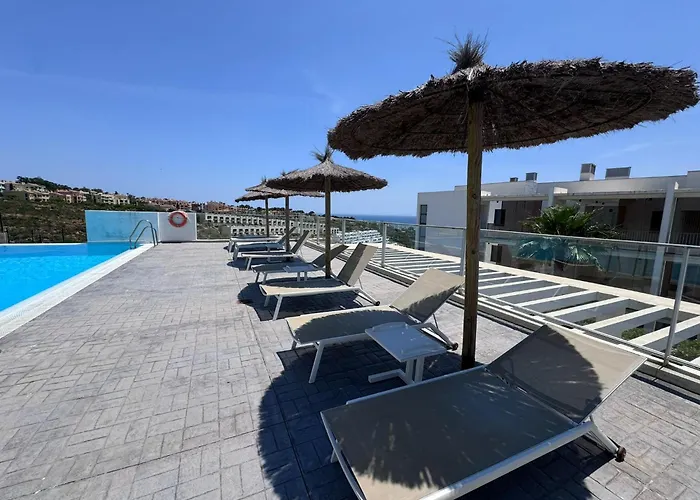 Modern With Year-round Open Pool * Manilva